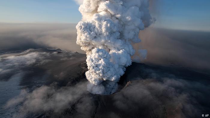 unbiased non political news Indonesia volcan