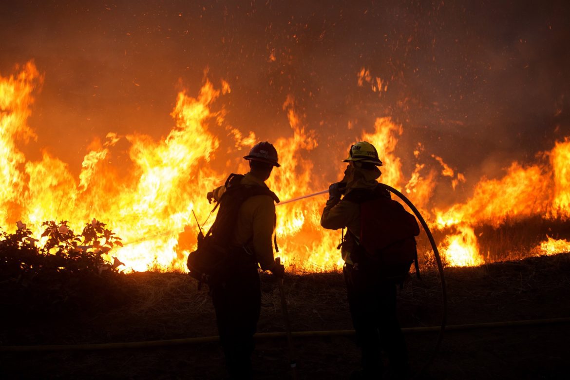 Southern California apple wildfire forces thousands to evacuate