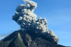 Indonesia’s Sinabung volcano spews new burst of hot ash