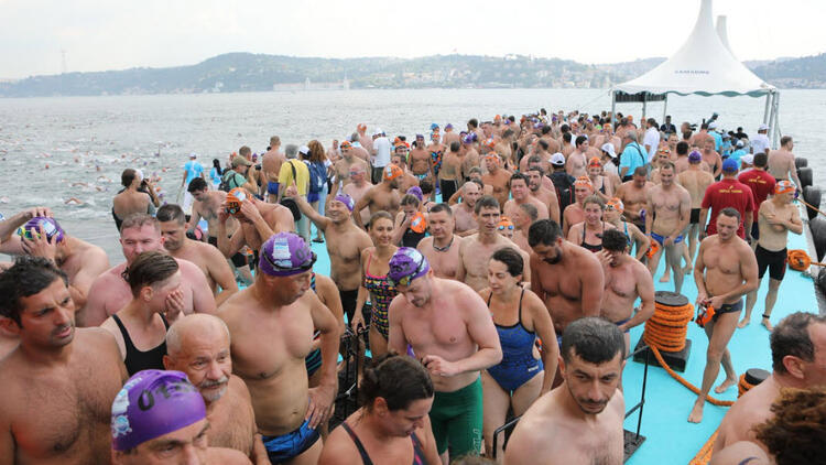 Cross-Continental Swimming Race: Hundreds join Istanbul competition