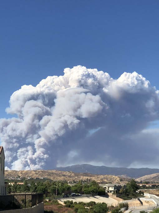 Up to 500 Homes Under Evacuation Orders After 10,000-Acre Fire Erupts in Lake Hughes
