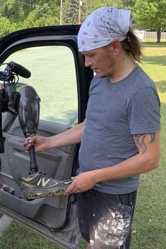 Farmer returns prosthetic leg that skydiver lost during jump