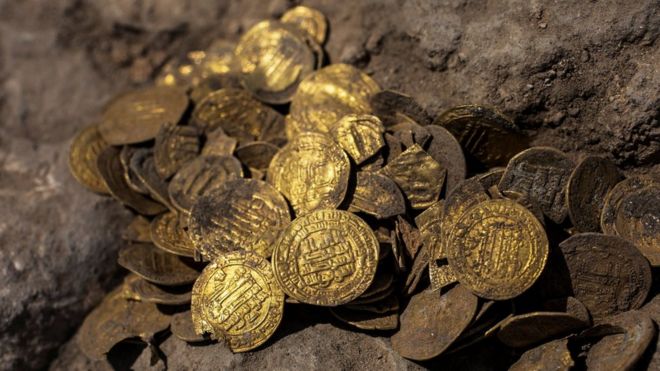Israeli youths unearth 1,100-year-old gold coins