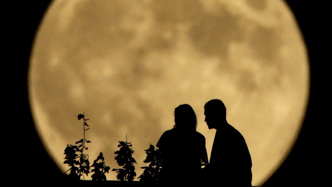 Full ‘Corn Moon’ rises tonight in the eastern sky