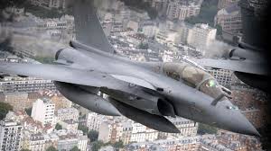 Sonic boom from fighter jet rattles Paris