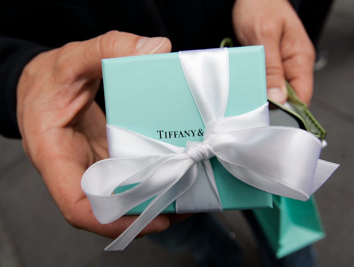 Tiffany sinks-LVMH calls off $16 billion takeover