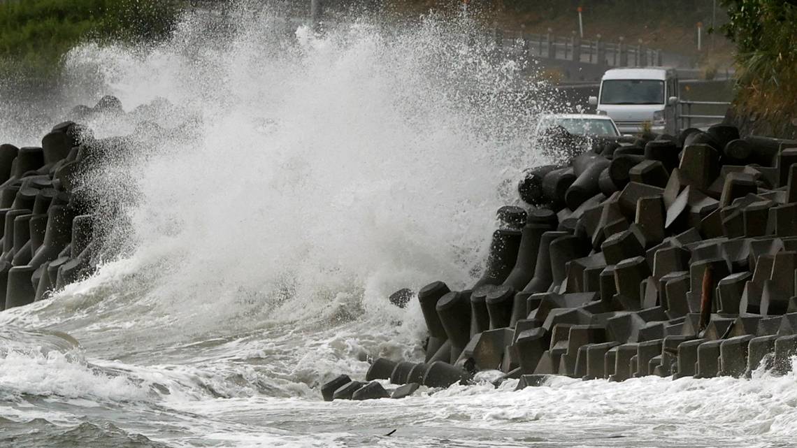 Typhoon unleashes in southern Japan