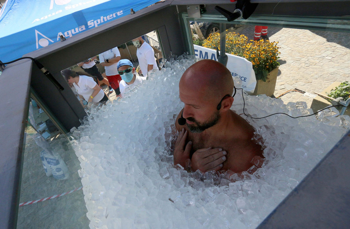 Austrian spends 2.5 hours in ice cubed box