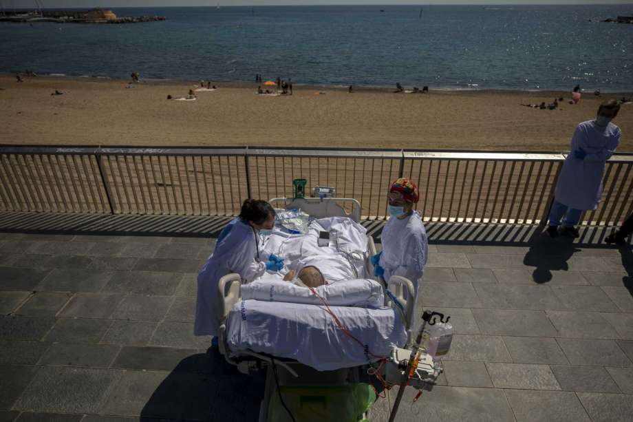 Doctors hope beach trips help ICU virus patients