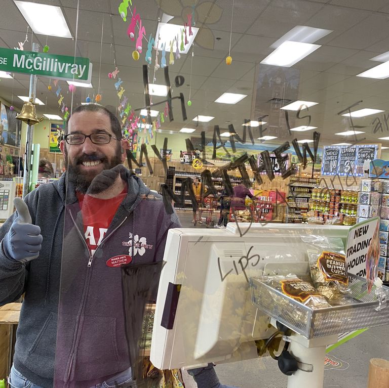 Trader Joe’s Employee Who’s Deaf Finds Creative Ways To Communicate With Customers In Face Masks
