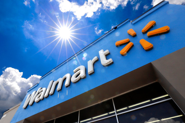 Walmart plans to avoid holiday shopping crowds
