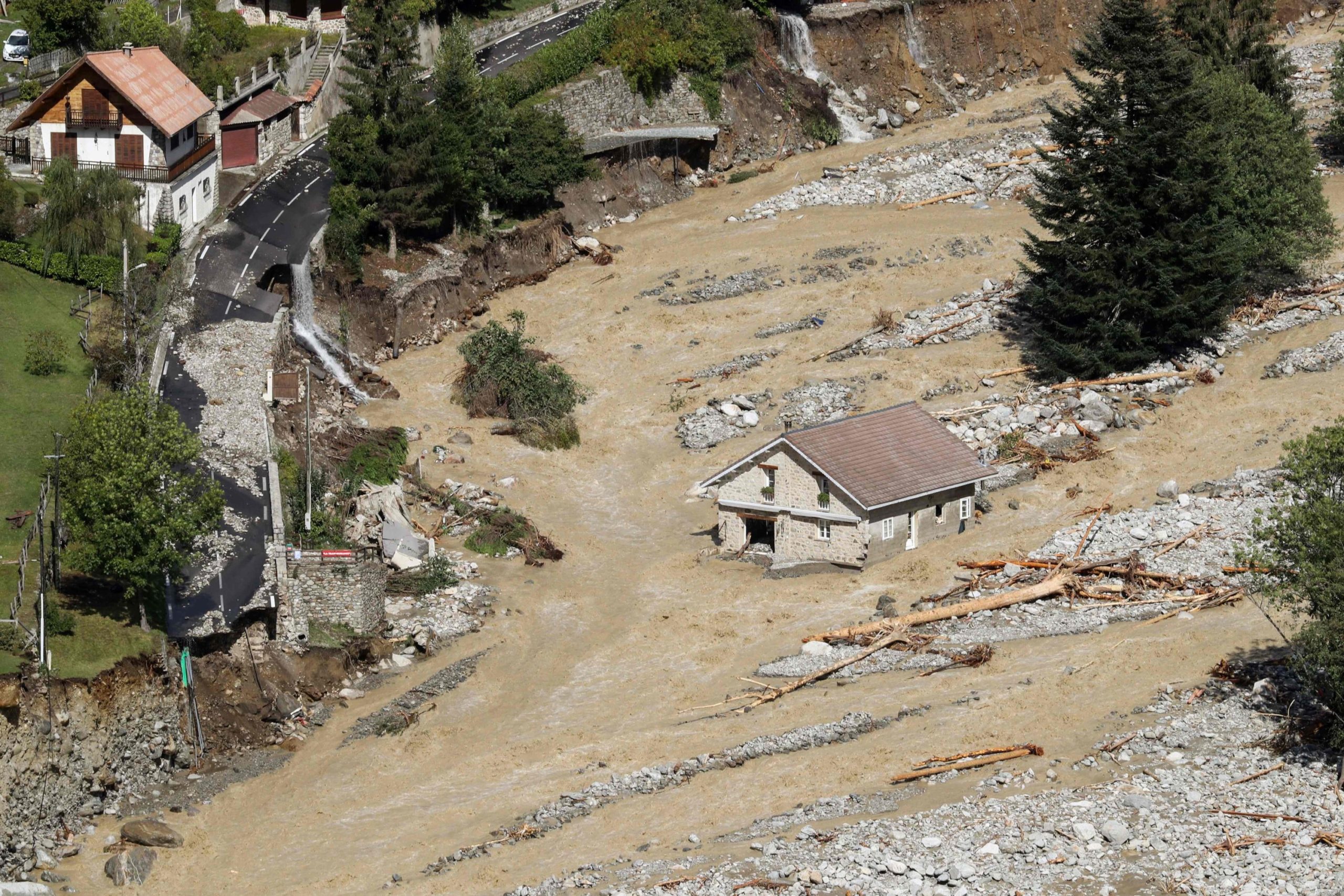 2 killed, 9 missing: drenching rain France, Italy