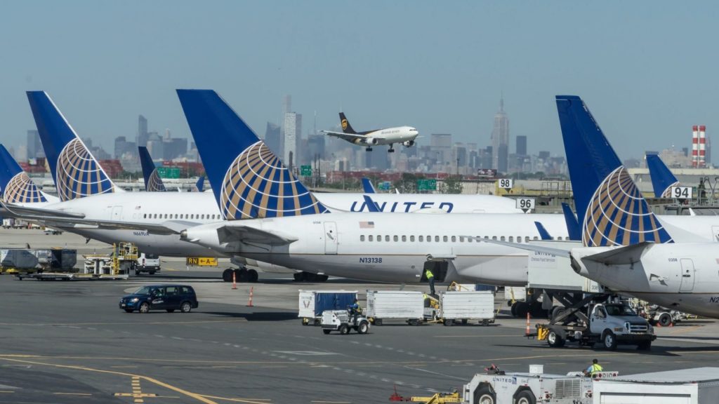 united airlines flight makes emergency landing, nest non political news source, News Without Politics 