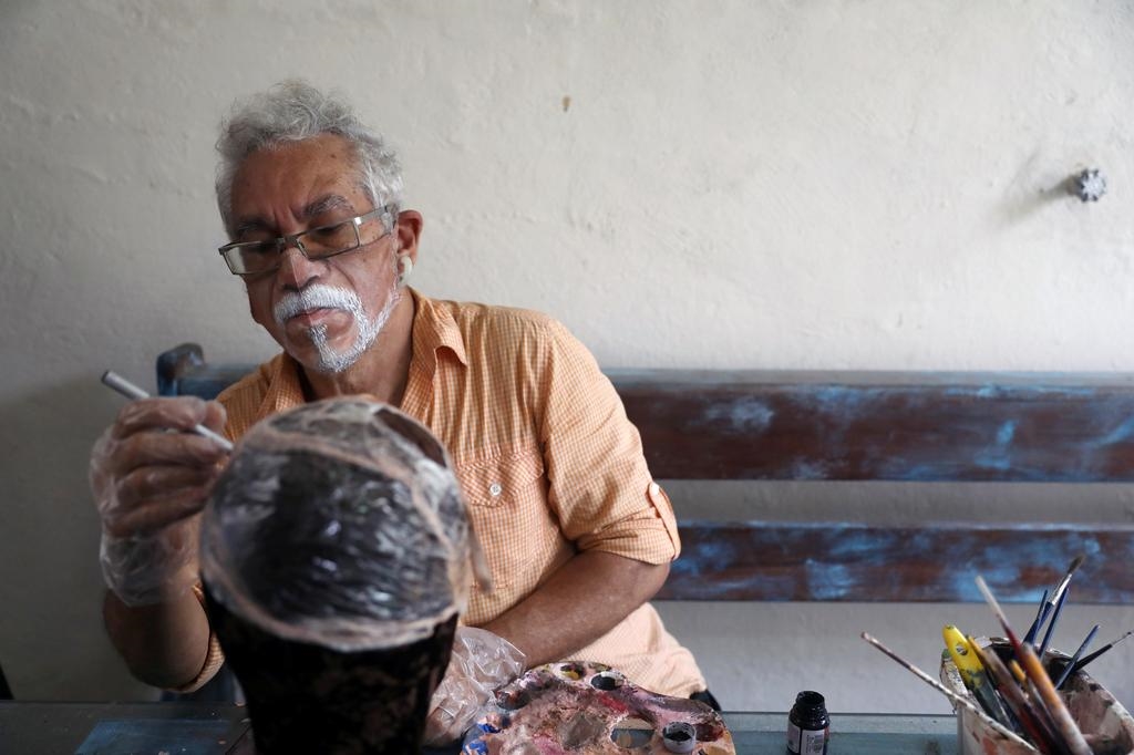 Brazil artist paints masks for those who want to show their face, News Without Politics for amazing unbiased news