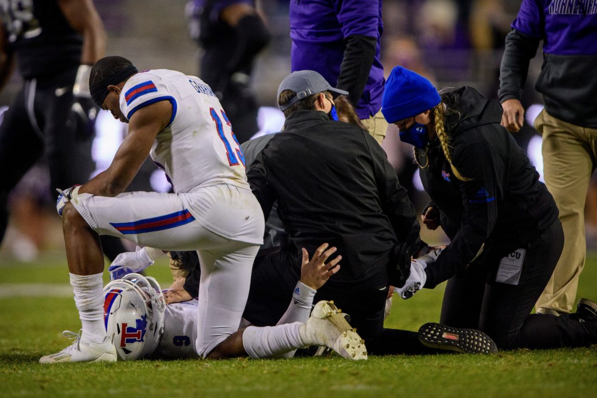 Louisiana Tech quarterback suffers gruesome injury