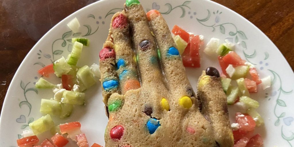 Greek Salad-Stuffed Cookie Seen in a Dream Gone Viral! Follow News Without Politics to learn how to make the salad-cookie, unbiased, no politics