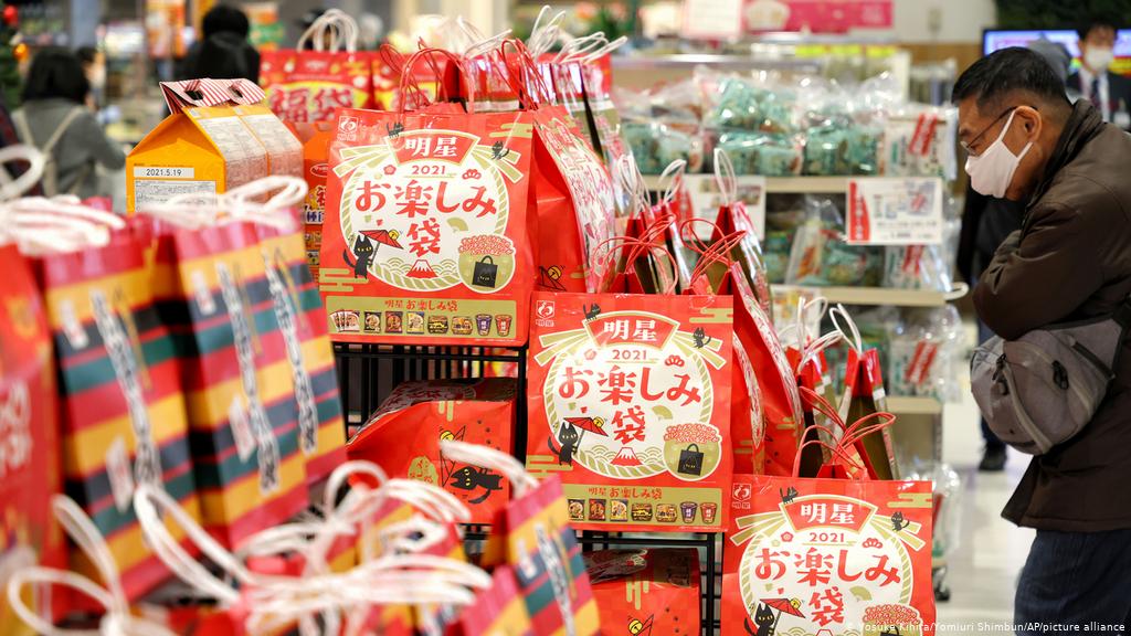 Fukubukuro: ‘lucky shopping bags’ custom