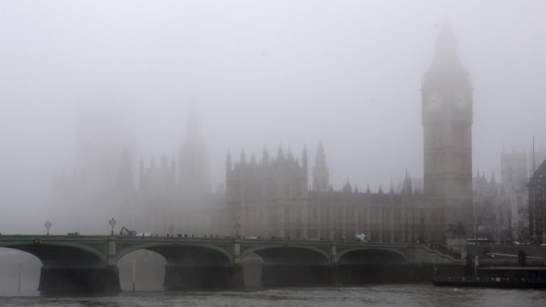 Smog kills thousands in England-this day in history