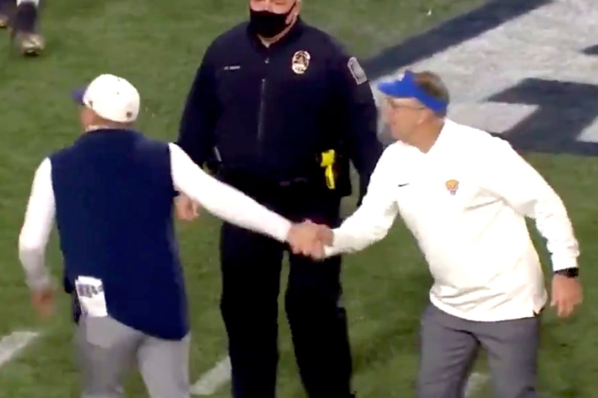 Pittsburgh-Georgia Tech game ends with extremely awkward handshake