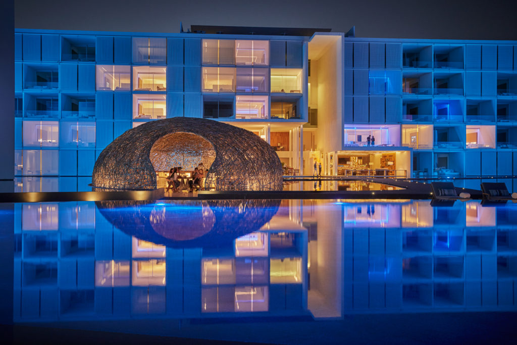 'Nest' restaurant suspended between sea and land, follow News Without Politics, NWP, non political news, Cabo, Mexico, travel