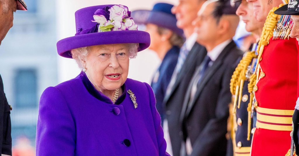 Queen's staffer jailed after stealing palace items, stay informed from best news other than politics, News Without Politics, NWP, unbiased news, Buckingham Palace, England