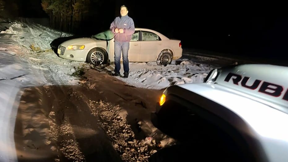 GPS leads couple to snow-covered road: rescue