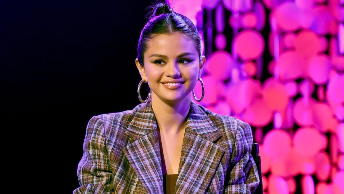 Selena Gomez Almost Sets Her Kitchen On Fire….