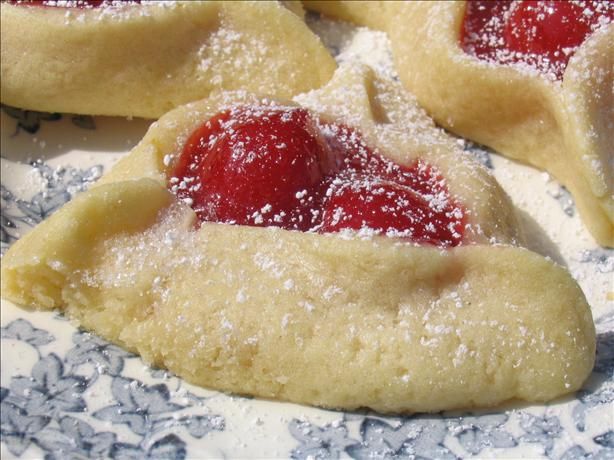 What exactly is a traditional hamantaschen? , follow News Without Politics, learn more about traditional foods, baking cookies, NWP
