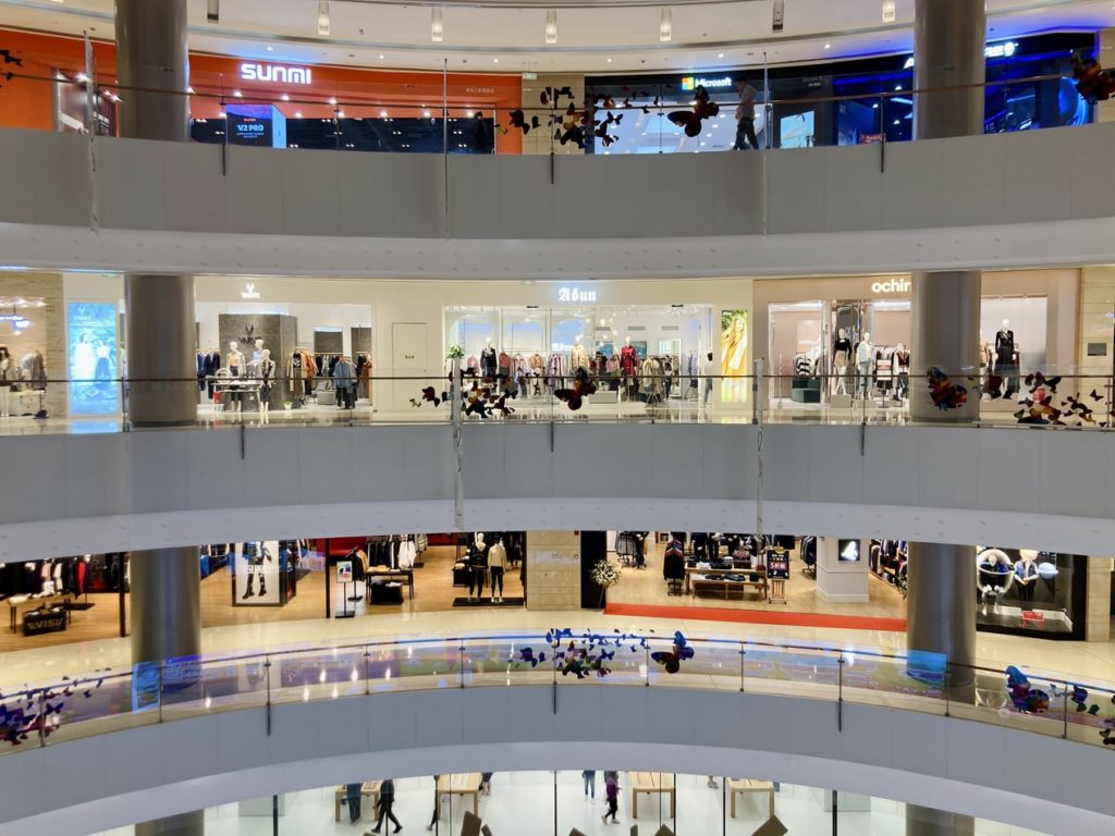 Luxury shoppers flock online- stores still en vogue, stay connected with News Without Politics, business, fashion, NWP, best news other than politics today