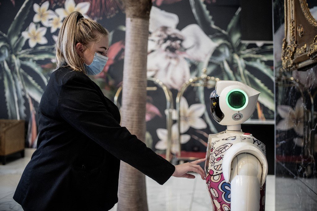 Are robots better at hotel reception?