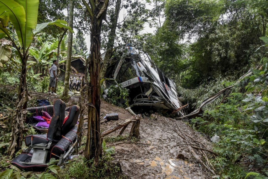 Indonesia bus carrying school children plunges into ravine nonpolitical news site unbiased news