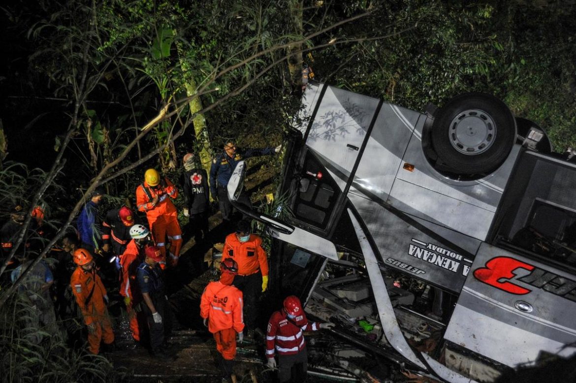 Indonesia bus plunged into a ravine killing 27