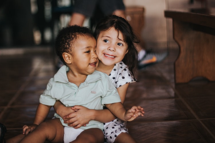 girl hugging boy Totally unbiased news-Alternative nonpolitical politics news without politics -News not about politics-Non political post-No political news-Non Political news website-News with no media bias