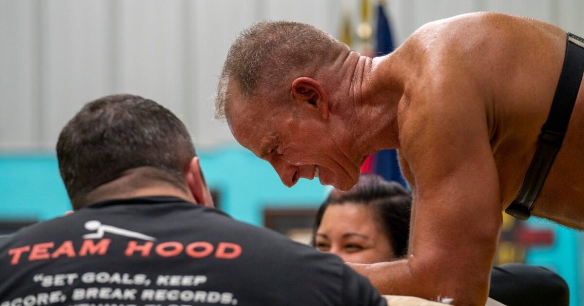 Retired Marine attempts world record for pushups