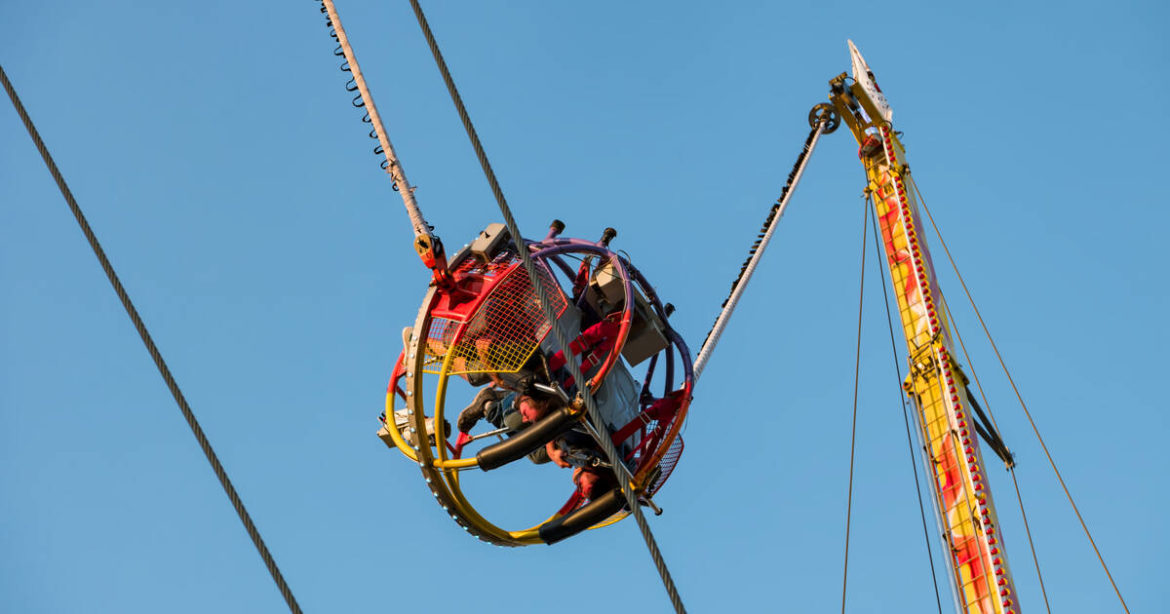 Cable breaks on slingshot ride