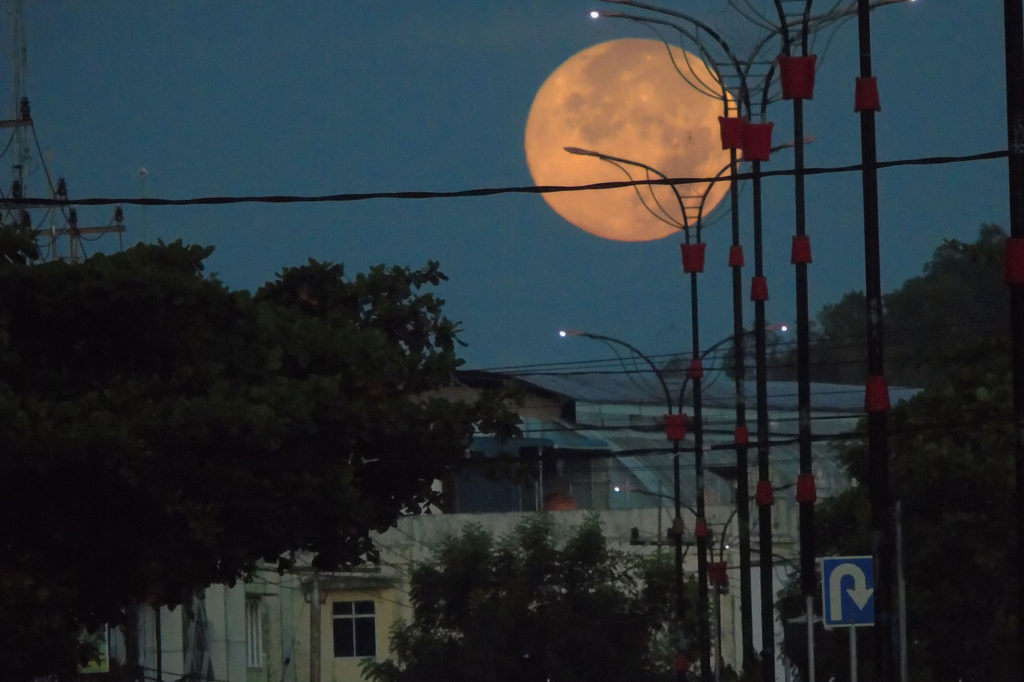 the-super-pink-moon-empire-state-building