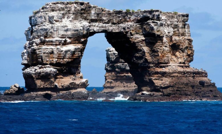 Darwin’s Arch in Galapagos collapses
