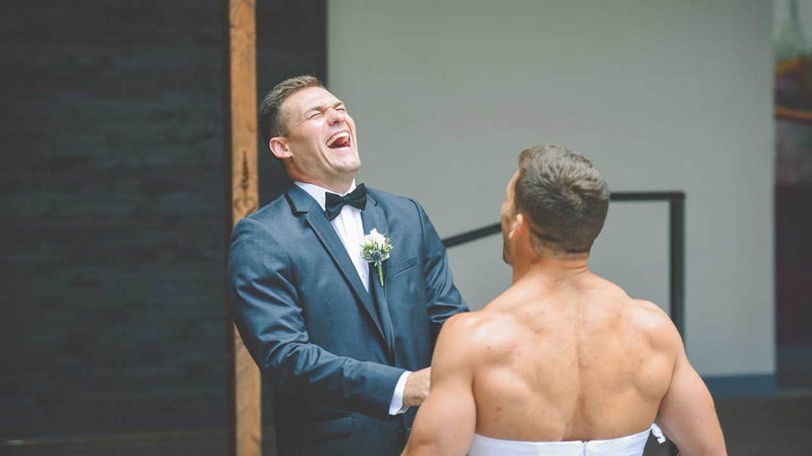 Best man pranks groom- pretends to be bride
