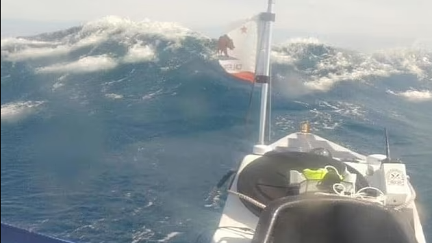 California-to-Hawaii Solo Kayaker Rescued