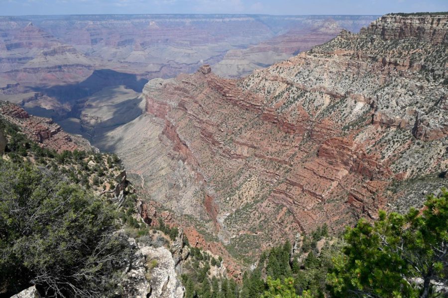 Woman dies hiking Grand Canyon