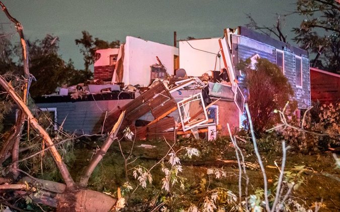 Tornado sweeps through suburban Chicago