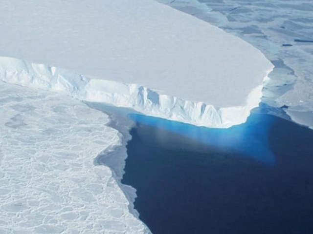 Heatwave causes massive melt of Greenland ice sheet, News Without Politics, NWP, environmental news without politics, unbiased news stories