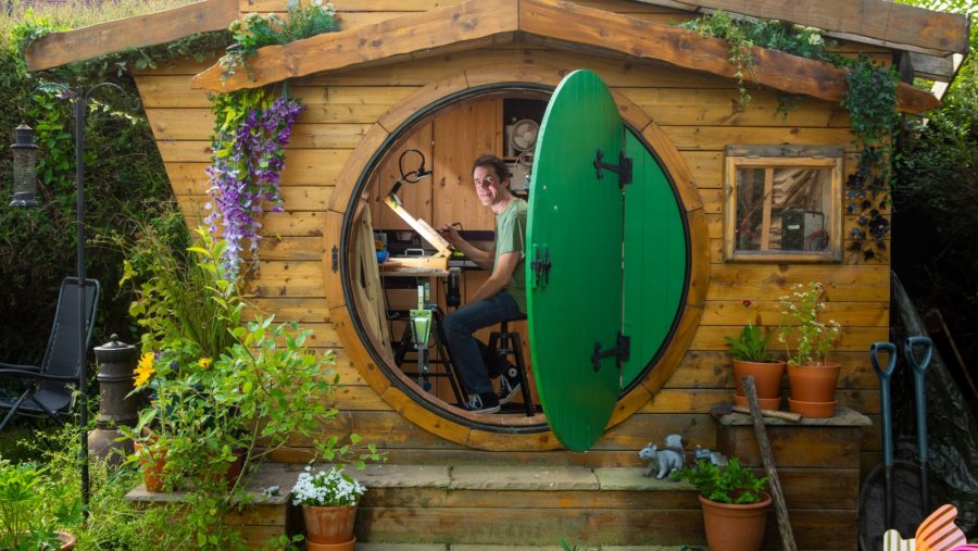 Man builds his own ‘hobbit house’ workshop in his backyard