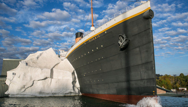 Iceberg wall collapse at Titanic Museum, 3  hospitalized