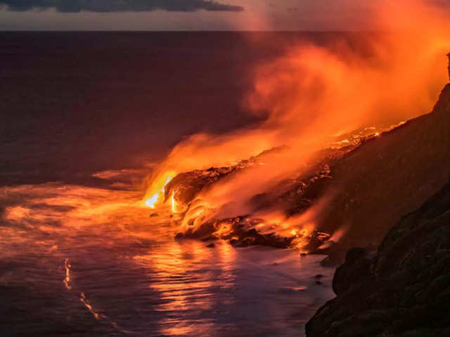 volcano lava Where can I find nonpolitical news? canary islands eruption Where can I find unbiased news? News other than politics-Nonpolitical-News-news source without politics-Real news news without commentary news that matters