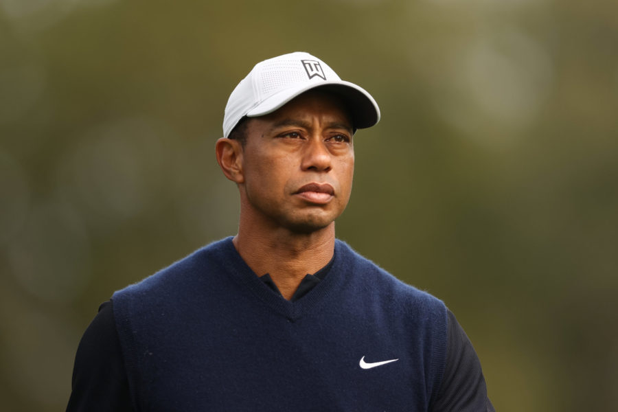 Tiger Woods seen limping while walking without crutches!
