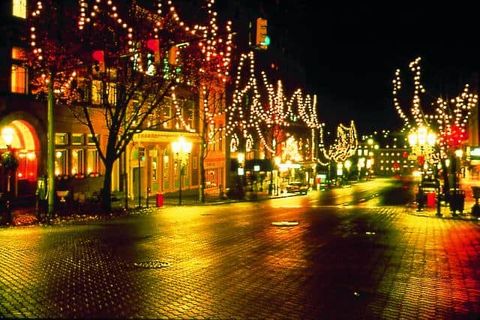 Here’s the 10 best Christmas towns in America
