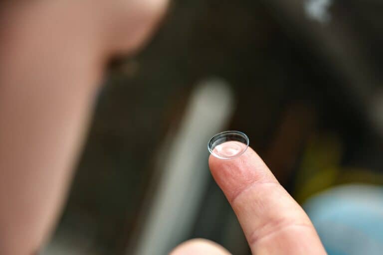 Choosing the best contacts for dry eyes