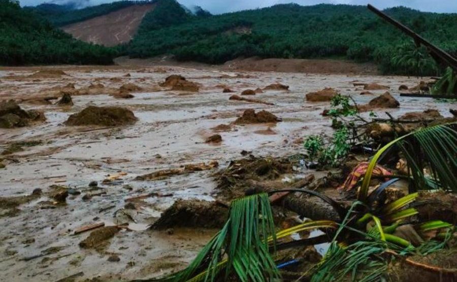 Dozens dead as landslides smash central Philippines