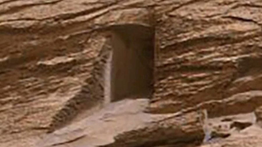 New Mars photo resembles spooky alien doorway